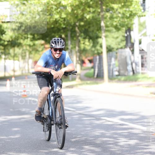 11.08.2024 - GEWOBA Citytriathlon Bremen H.Heesch http://msf.ph/oto/6771032 11.08.2024 10:47:28 Radfahren 100 meine-sportfotos.de