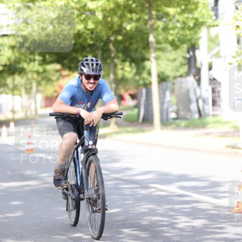 11.08.2024 - GEWOBA Citytriathlon Bremen H.Heesch http://msf.ph/oto/6771035 11.08.2024 10:47:28 Radfahren 100 meine-sportfotos.de