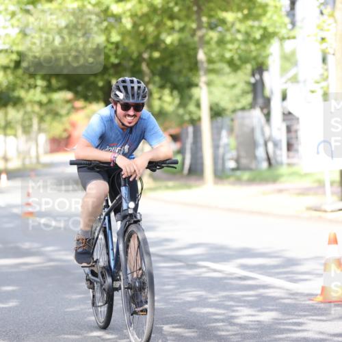 11.08.2024 - GEWOBA Citytriathlon Bremen H.Heesch http://msf.ph/oto/6771038 11.08.2024 10:47:28 Radfahren 100 meine-sportfotos.de