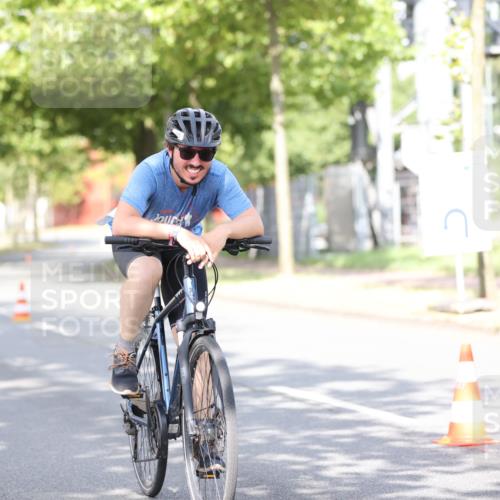 11.08.2024 - GEWOBA Citytriathlon Bremen H.Heesch http://msf.ph/oto/6771042 11.08.2024 10:47:28 Radfahren 100 meine-sportfotos.de