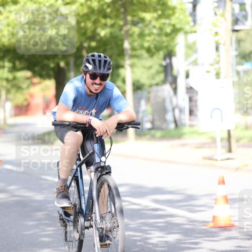 11.08.2024 - GEWOBA Citytriathlon Bremen H.Heesch http://msf.ph/oto/6771045 11.08.2024 10:47:28 Radfahren 100 meine-sportfotos.de
