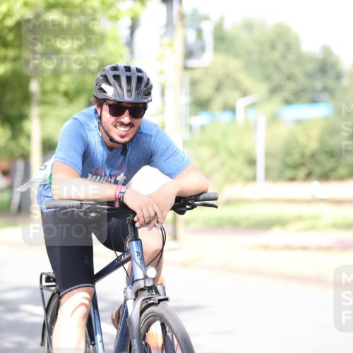 11.08.2024 - GEWOBA Citytriathlon Bremen H.Heesch http://msf.ph/oto/6771065 11.08.2024 10:47:28 Radfahren 100 meine-sportfotos.de