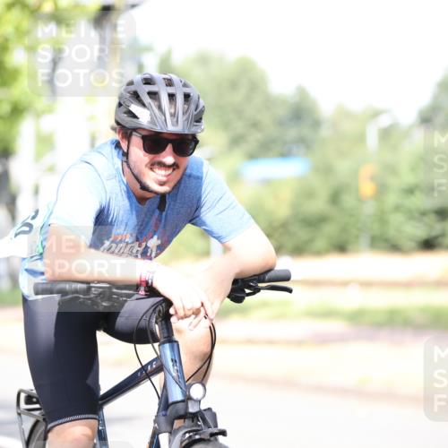 11.08.2024 - GEWOBA Citytriathlon Bremen H.Heesch http://msf.ph/oto/6771073 11.08.2024 10:47:28 Radfahren 100 meine-sportfotos.de