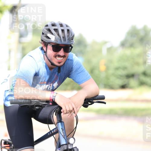 11.08.2024 - GEWOBA Citytriathlon Bremen H.Heesch http://msf.ph/oto/6771076 11.08.2024 10:47:29 Radfahren 100 meine-sportfotos.de