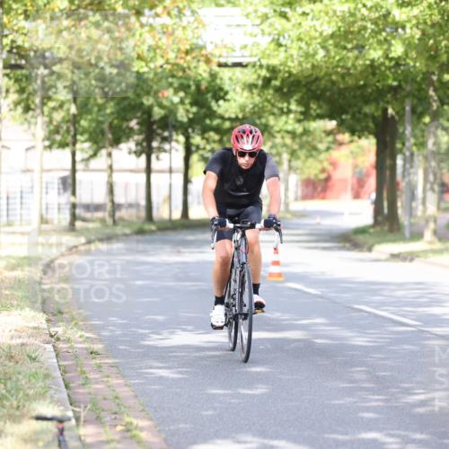 11.08.2024 - GEWOBA Citytriathlon Bremen H.Heesch http://msf.ph/oto/6771083 11.08.2024 10:48:05 Radfahren 115 meine-sportfotos.de