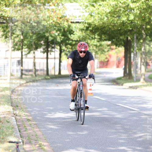 11.08.2024 - GEWOBA Citytriathlon Bremen H.Heesch http://msf.ph/oto/6771088 11.08.2024 10:48:05 Radfahren 115 meine-sportfotos.de