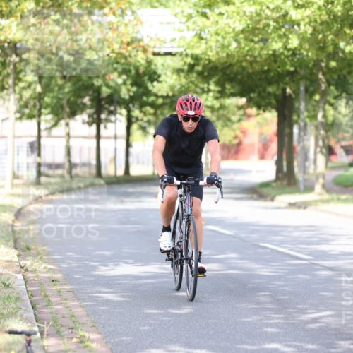 11.08.2024 - GEWOBA Citytriathlon Bremen H.Heesch http://msf.ph/oto/6771095 11.08.2024 10:48:05 Radfahren 115 meine-sportfotos.de