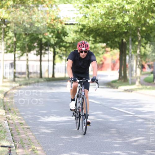 11.08.2024 - GEWOBA Citytriathlon Bremen H.Heesch http://msf.ph/oto/6771098 11.08.2024 10:48:05 Radfahren 115 meine-sportfotos.de