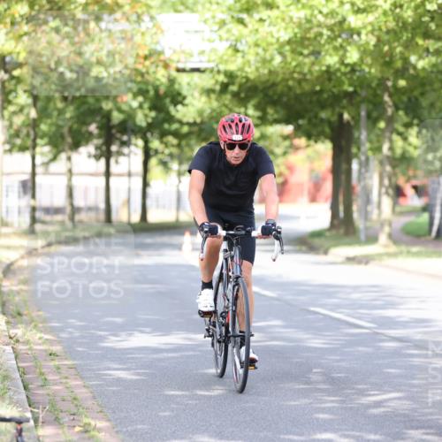 11.08.2024 - GEWOBA Citytriathlon Bremen H.Heesch http://msf.ph/oto/6771102 11.08.2024 10:48:05 Radfahren 115 meine-sportfotos.de