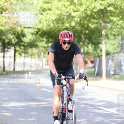 11.08.2024 - GEWOBA Citytriathlon Bremen H.Heesch http://msf.ph/oto/6771109 11.08.2024 10:48:05 Radfahren 115 meine-sportfotos.de