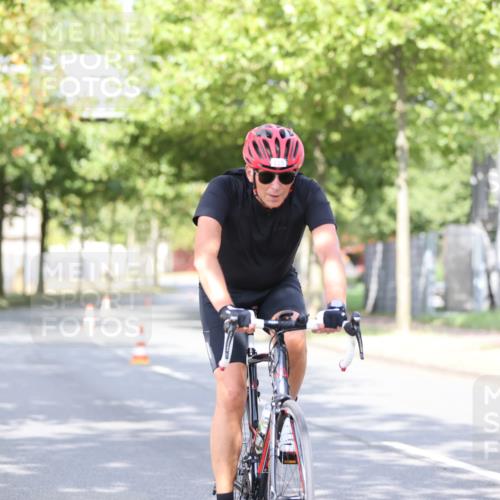 11.08.2024 - GEWOBA Citytriathlon Bremen H.Heesch http://msf.ph/oto/6771112 11.08.2024 10:48:05 Radfahren 115 meine-sportfotos.de