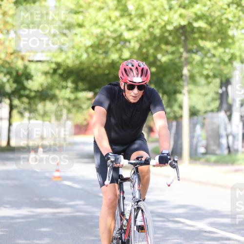11.08.2024 - GEWOBA Citytriathlon Bremen H.Heesch http://msf.ph/oto/6771115 11.08.2024 10:48:06 Radfahren 115 meine-sportfotos.de