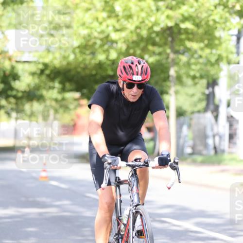 11.08.2024 - GEWOBA Citytriathlon Bremen H.Heesch http://msf.ph/oto/6771118 11.08.2024 10:48:06 Radfahren 115 meine-sportfotos.de