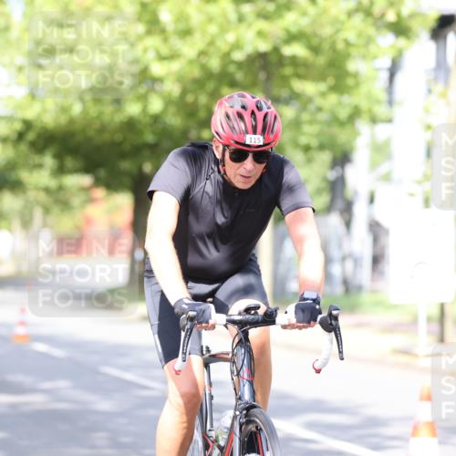 11.08.2024 - GEWOBA Citytriathlon Bremen H.Heesch http://msf.ph/oto/6771125 11.08.2024 10:48:06 Radfahren 115 meine-sportfotos.de
