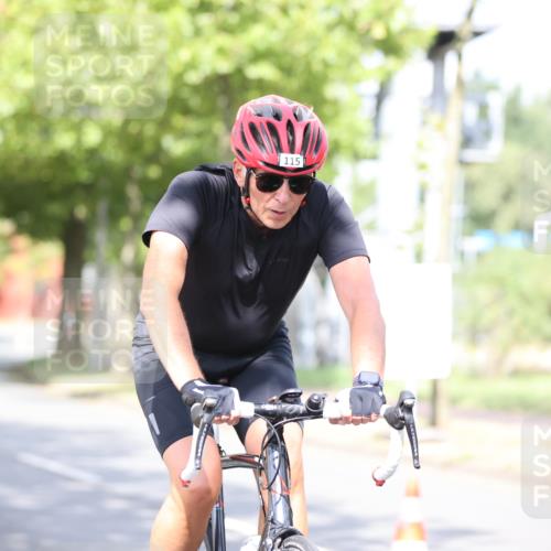 11.08.2024 - GEWOBA Citytriathlon Bremen H.Heesch http://msf.ph/oto/6771134 11.08.2024 10:48:06 Radfahren 115 meine-sportfotos.de