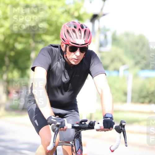 11.08.2024 - GEWOBA Citytriathlon Bremen H.Heesch http://msf.ph/oto/6771141 11.08.2024 10:48:06 Radfahren 115 meine-sportfotos.de