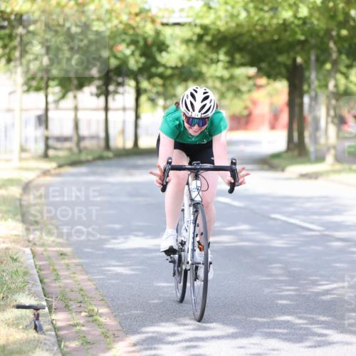 11.08.2024 - GEWOBA Citytriathlon Bremen H.Heesch http://msf.ph/oto/6771201 11.08.2024 10:48:29 Radfahren 14 meine-sportfotos.de