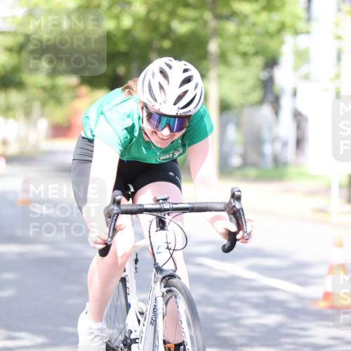 11.08.2024 - GEWOBA Citytriathlon Bremen H.Heesch http://msf.ph/oto/6771238 11.08.2024 10:48:30 Radfahren 14 meine-sportfotos.de