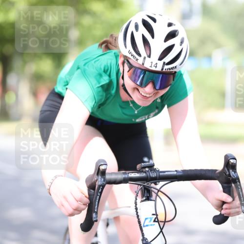 11.08.2024 - GEWOBA Citytriathlon Bremen H.Heesch http://msf.ph/oto/6771251 11.08.2024 10:48:30 Radfahren 14 meine-sportfotos.de