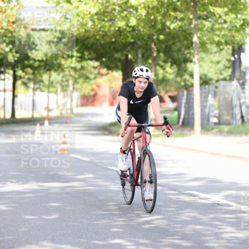 11.08.2024 - GEWOBA Citytriathlon Bremen H.Heesch http://msf.ph/oto/6771261 11.08.2024 10:48:48 Radfahren 89 meine-sportfotos.de