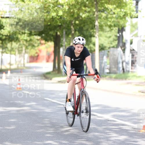 11.08.2024 - GEWOBA Citytriathlon Bremen H.Heesch http://msf.ph/oto/6771272 11.08.2024 10:48:48 Radfahren 89 meine-sportfotos.de