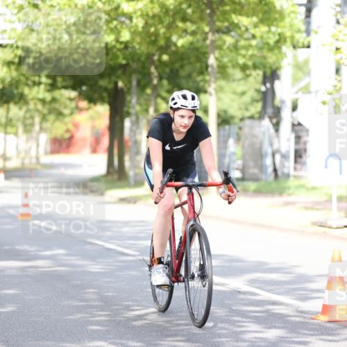 11.08.2024 - GEWOBA Citytriathlon Bremen H.Heesch http://msf.ph/oto/6771275 11.08.2024 10:48:48 Radfahren 89 meine-sportfotos.de