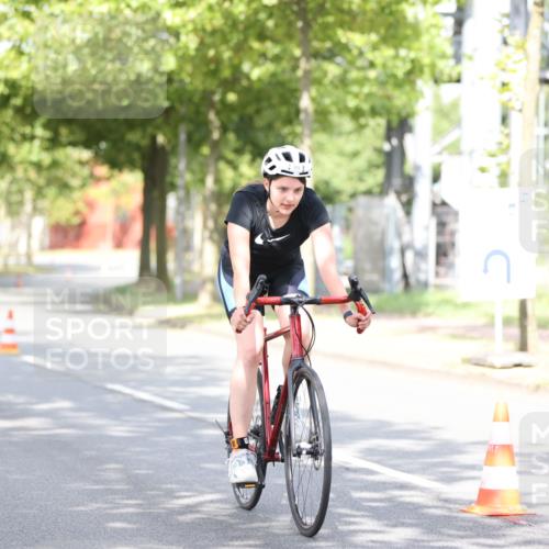 11.08.2024 - GEWOBA Citytriathlon Bremen H.Heesch http://msf.ph/oto/6771278 11.08.2024 10:48:48 Radfahren 89 meine-sportfotos.de