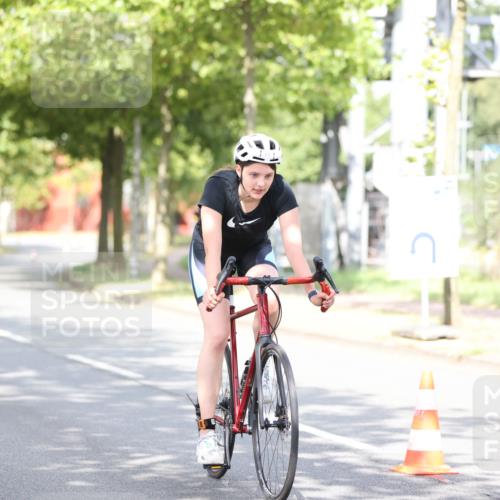 11.08.2024 - GEWOBA Citytriathlon Bremen H.Heesch http://msf.ph/oto/6771283 11.08.2024 10:48:49 Radfahren 89 meine-sportfotos.de