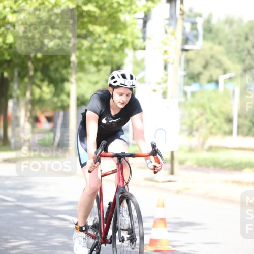 11.08.2024 - GEWOBA Citytriathlon Bremen H.Heesch http://msf.ph/oto/6771293 11.08.2024 10:48:49 Radfahren 89 meine-sportfotos.de