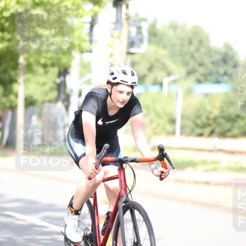 11.08.2024 - GEWOBA Citytriathlon Bremen H.Heesch http://msf.ph/oto/6771303 11.08.2024 10:48:49 Radfahren 89 meine-sportfotos.de