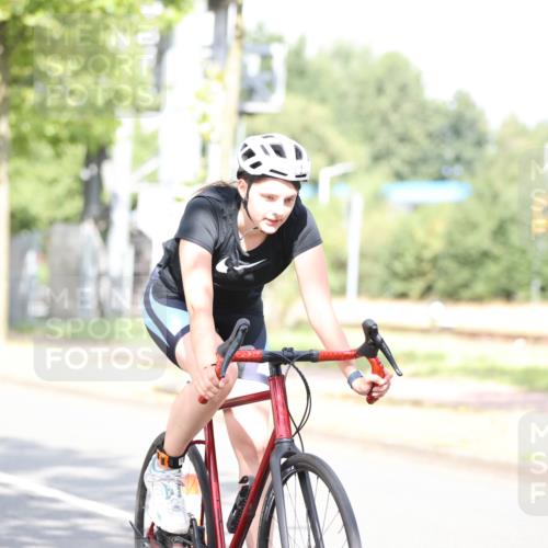 11.08.2024 - GEWOBA Citytriathlon Bremen H.Heesch http://msf.ph/oto/6771306 11.08.2024 10:48:49 Radfahren 89 meine-sportfotos.de