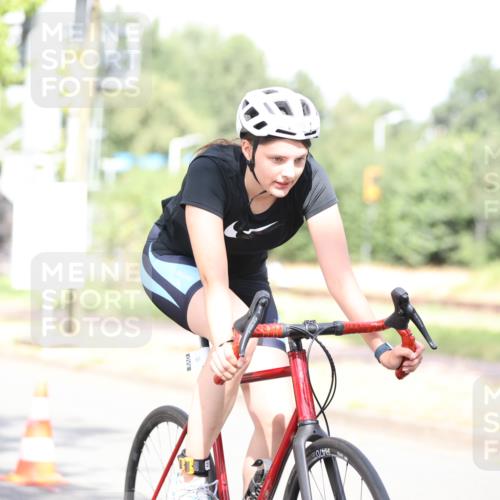 11.08.2024 - GEWOBA Citytriathlon Bremen H.Heesch http://msf.ph/oto/6771316 11.08.2024 10:48:49 Radfahren 89 meine-sportfotos.de