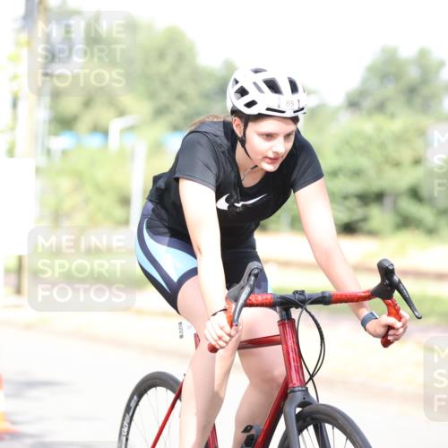 11.08.2024 - GEWOBA Citytriathlon Bremen H.Heesch http://msf.ph/oto/6771319 11.08.2024 10:48:49 Radfahren 89 meine-sportfotos.de