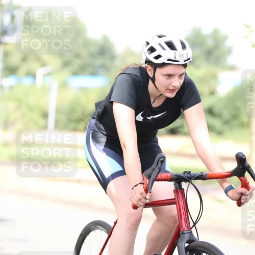 11.08.2024 - GEWOBA Citytriathlon Bremen H.Heesch http://msf.ph/oto/6771322 11.08.2024 10:48:49 Radfahren 89 meine-sportfotos.de