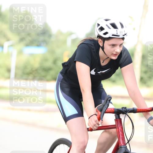 11.08.2024 - GEWOBA Citytriathlon Bremen H.Heesch http://msf.ph/oto/6771324 11.08.2024 10:48:49 Radfahren 89 meine-sportfotos.de
