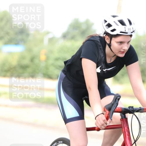 11.08.2024 - GEWOBA Citytriathlon Bremen H.Heesch http://msf.ph/oto/6771328 11.08.2024 10:48:49 Radfahren 89 meine-sportfotos.de