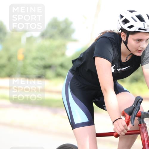 11.08.2024 - GEWOBA Citytriathlon Bremen H.Heesch http://msf.ph/oto/6771331 11.08.2024 10:48:49 Radfahren 89 meine-sportfotos.de