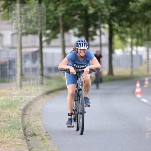 11.08.2024 - GEWOBA Citytriathlon Bremen H.Heesch http://msf.ph/oto/6771415 11.08.2024 10:50:16 Radfahren 53 meine-sportfotos.de