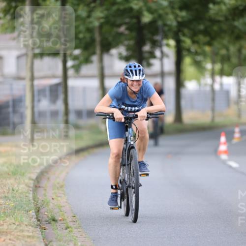 11.08.2024 - GEWOBA Citytriathlon Bremen H.Heesch http://msf.ph/oto/6771417 11.08.2024 10:50:16 Radfahren 53 meine-sportfotos.de
