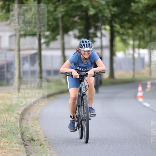 11.08.2024 - GEWOBA Citytriathlon Bremen H.Heesch http://msf.ph/oto/6771420 11.08.2024 10:50:16 Radfahren 53 meine-sportfotos.de