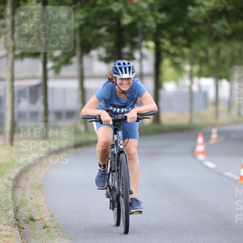 11.08.2024 - GEWOBA Citytriathlon Bremen H.Heesch http://msf.ph/oto/6771426 11.08.2024 10:50:16 Radfahren 53 meine-sportfotos.de