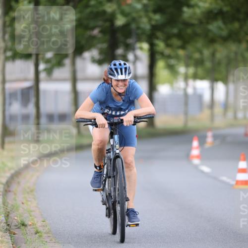 11.08.2024 - GEWOBA Citytriathlon Bremen H.Heesch http://msf.ph/oto/6771428 11.08.2024 10:50:16 Radfahren 53 meine-sportfotos.de