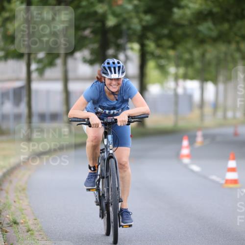 11.08.2024 - GEWOBA Citytriathlon Bremen H.Heesch http://msf.ph/oto/6771430 11.08.2024 10:50:16 Radfahren 53 meine-sportfotos.de