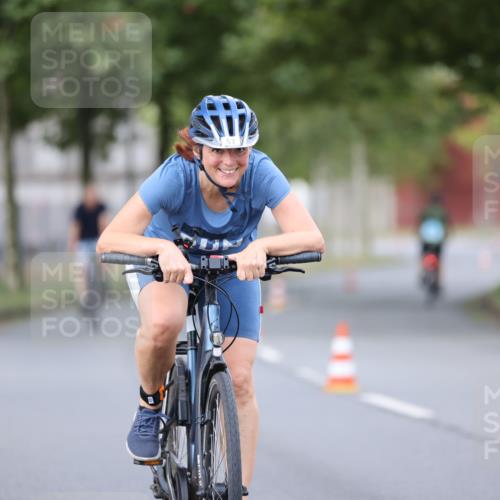 11.08.2024 - GEWOBA Citytriathlon Bremen H.Heesch http://msf.ph/oto/6771434 11.08.2024 10:50:16 Radfahren 53 meine-sportfotos.de
