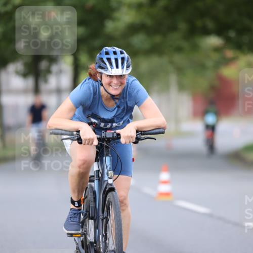 11.08.2024 - GEWOBA Citytriathlon Bremen H.Heesch http://msf.ph/oto/6771436 11.08.2024 10:50:16 Radfahren 53 meine-sportfotos.de