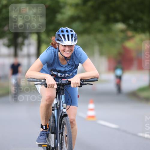 11.08.2024 - GEWOBA Citytriathlon Bremen H.Heesch http://msf.ph/oto/6771438 11.08.2024 10:50:17 Radfahren 53 meine-sportfotos.de