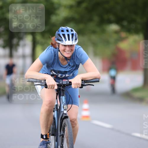 11.08.2024 - GEWOBA Citytriathlon Bremen H.Heesch http://msf.ph/oto/6771440 11.08.2024 10:50:17 Radfahren 53 meine-sportfotos.de