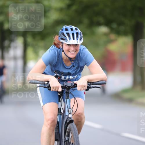 11.08.2024 - GEWOBA Citytriathlon Bremen H.Heesch http://msf.ph/oto/6771443 11.08.2024 10:50:17 Radfahren 53 meine-sportfotos.de
