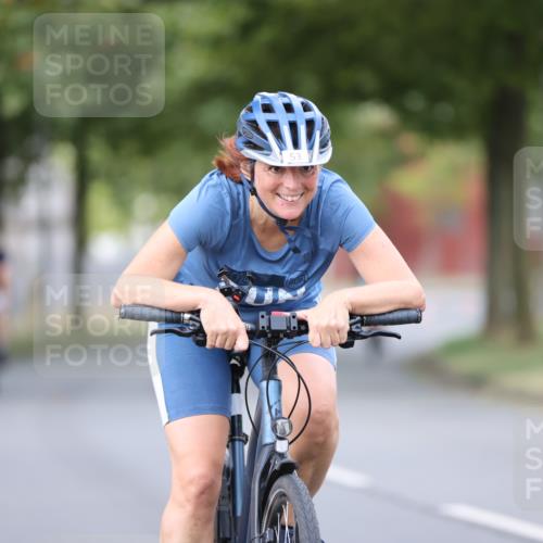 11.08.2024 - GEWOBA Citytriathlon Bremen H.Heesch http://msf.ph/oto/6771445 11.08.2024 10:50:17 Radfahren 53 meine-sportfotos.de