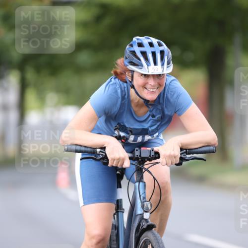 11.08.2024 - GEWOBA Citytriathlon Bremen H.Heesch http://msf.ph/oto/6771449 11.08.2024 10:50:17 Radfahren 53 meine-sportfotos.de